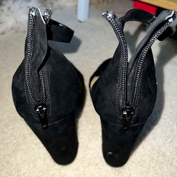 ReVamped High Heels - Picture 3 of 3